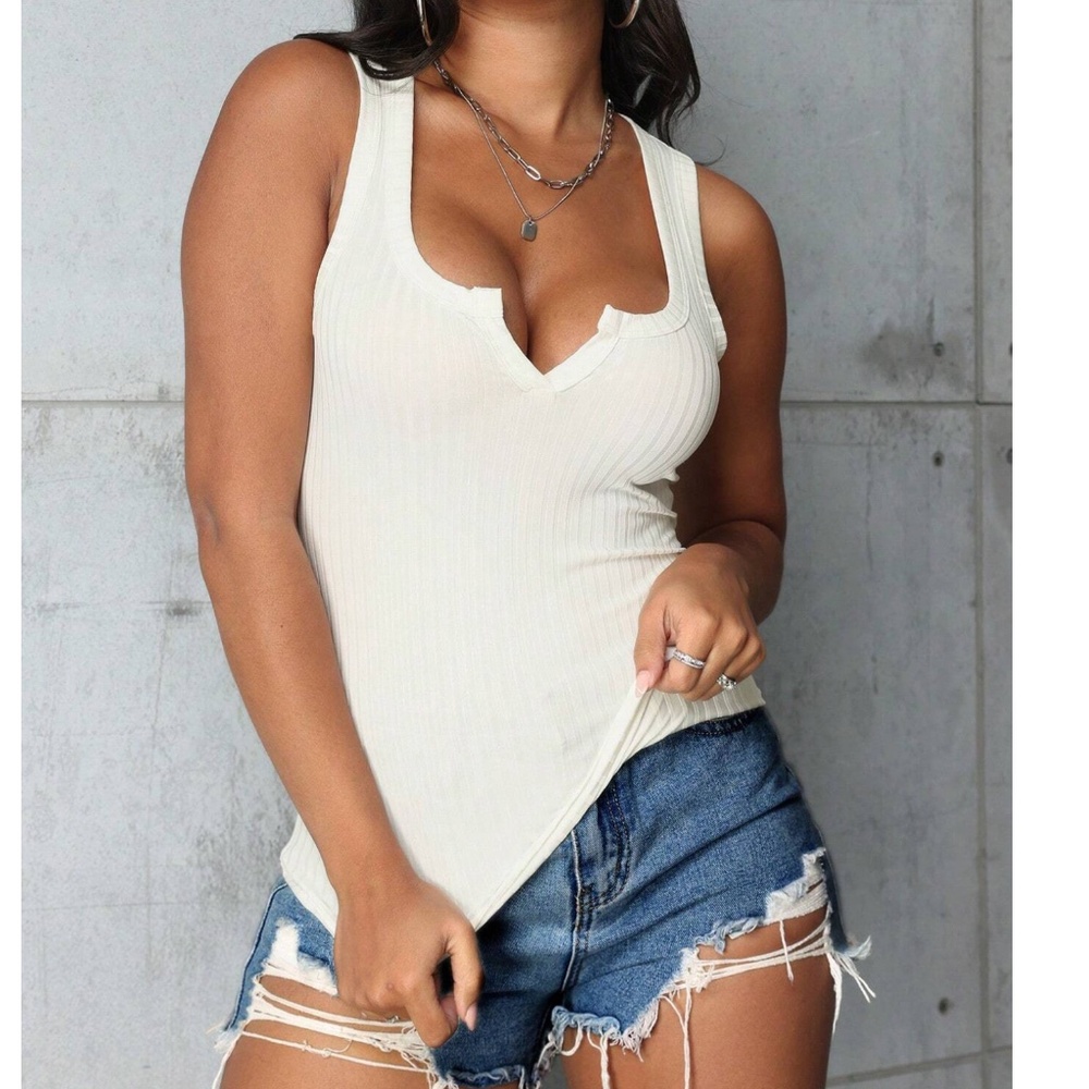 Solid Fitted Ribbed Tank Top - Picture 3 of 6